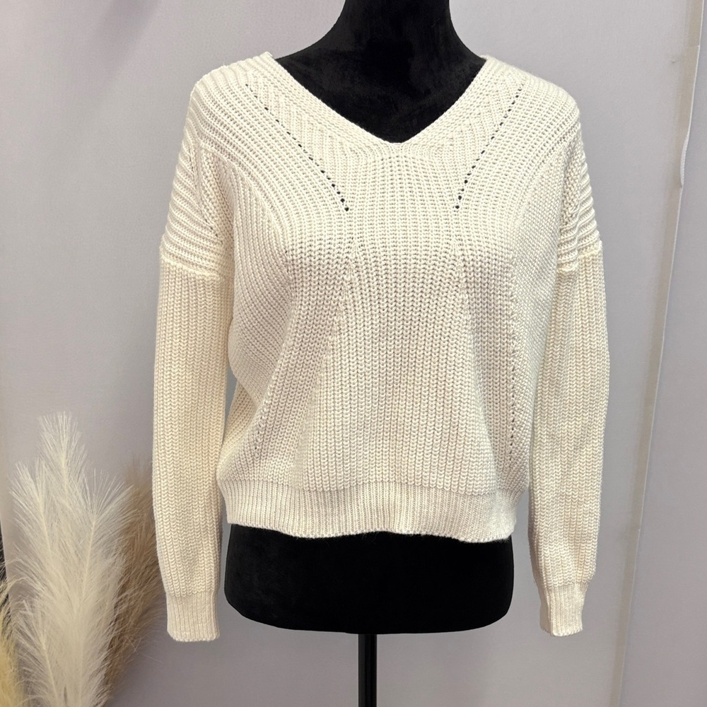 Elegant White V-Neck Sweater for Women - Picture 2 of 5